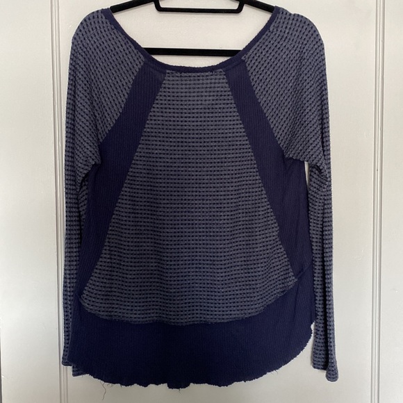 Eri + Ali Navy Top - Picture 6 of 6